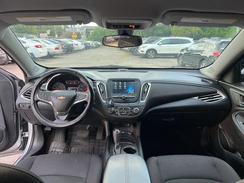 Used 2017 Chevrolet Malibu LT FWD image 24
