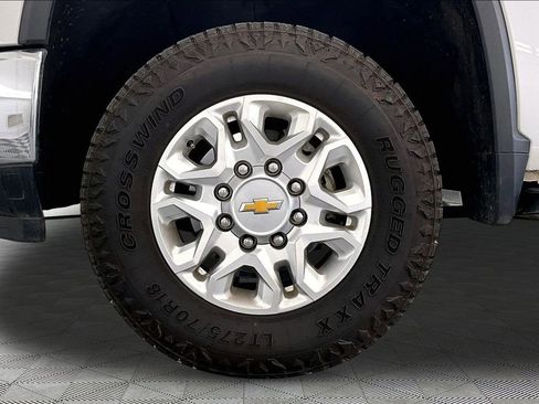 Used 2024 Chevrolet Silverado 2500 LT AWD/4WD image 9