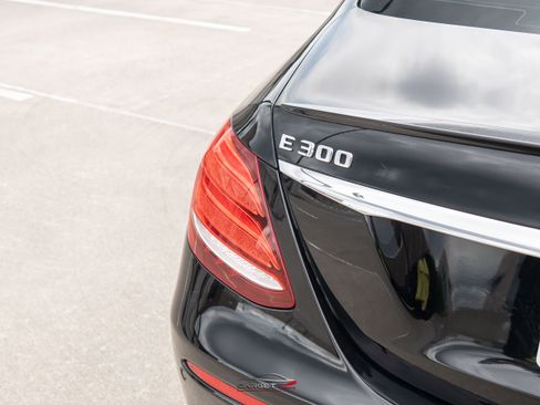 Used 2019 Mercedes-Benz E 300 4MATIC w/ Premium 1 Package image 41
