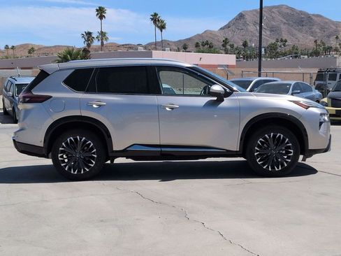Used 2024 Nissan Rogue Platinum w/ Platinum Premium Package FWD image 5