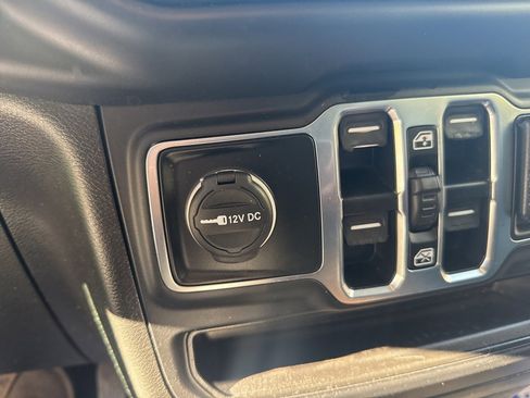 Used 2023 Jeep Gladiator Overland image 37