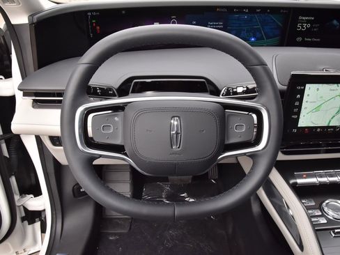 New 2026 Lincoln Nautilus Premier image 22