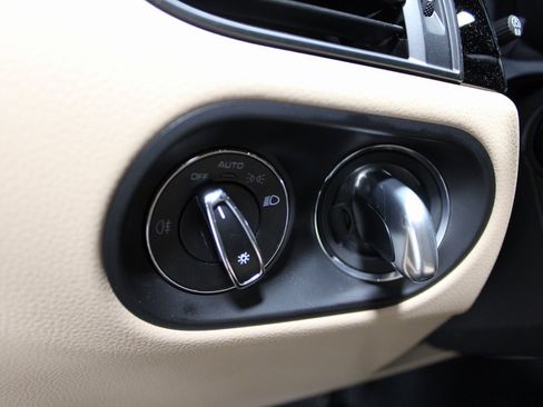 Certified 2025 Porsche Macan image 26