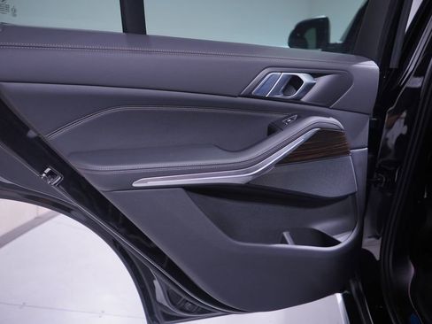 Used 2025 BMW X5 xDrive40i w/ Parking Assistance Package image 15