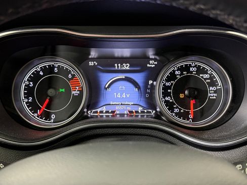 Used 2019 Jeep Cherokee Limited image 22