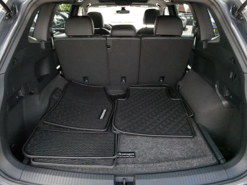 Certified 2023 Volkswagen Tiguan SE R-Line AWD/4WD image 18