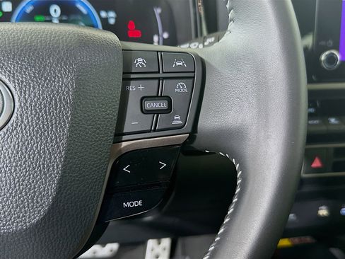 Used 2025 Toyota Camry SE FWD image 17