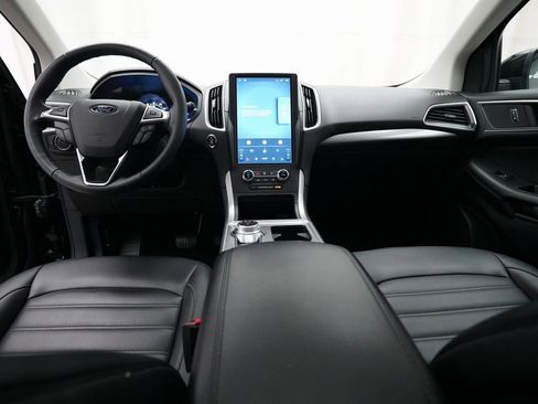Used 2024 Ford Edge SEL w/ Convenience Package image 5