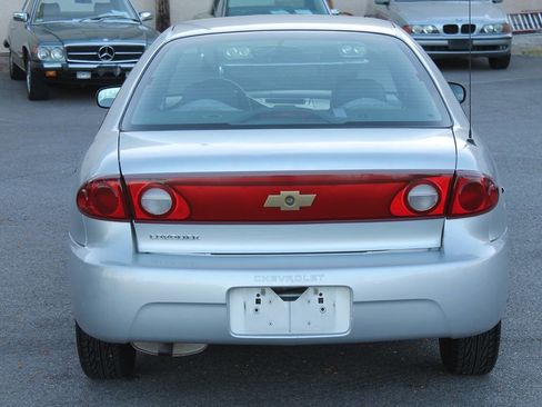 Used 2005 Chevrolet Cavalier Sedan w/ Preferred Equipment Group FWD image 8