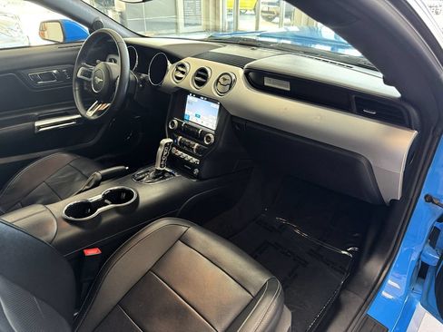 Used 2017 Ford Mustang GT Premium w/ Black Accent Package RWD image 21