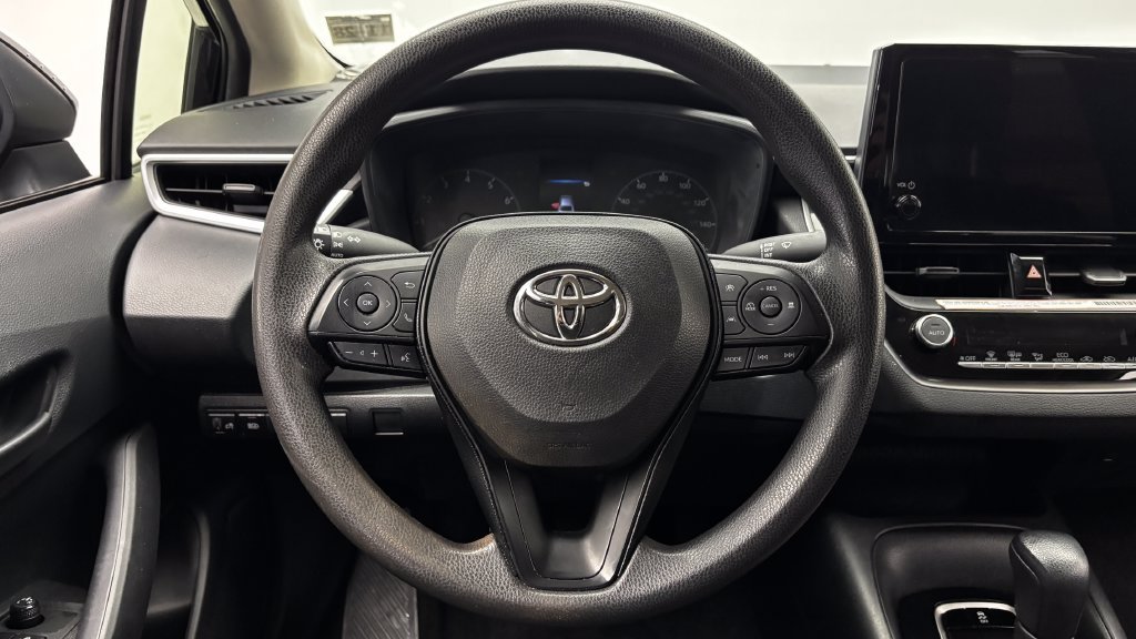 Used 2024 Toyota Corolla LE w/ LE Convenience Package FWD image 26