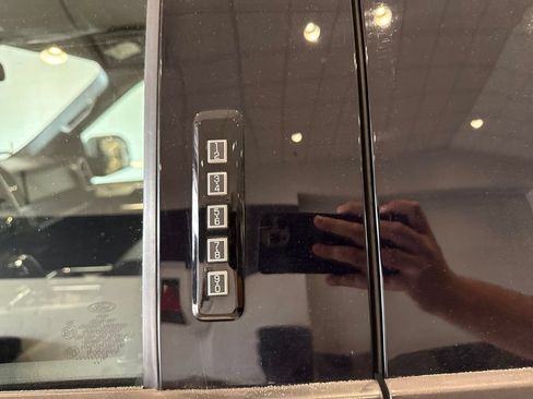 Used 2018 Ford F150 XLT w/ Equipment Group 302A Luxury AWD/4WD image 12