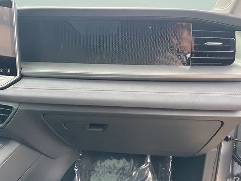 New 2025 Volkswagen Tiguan SE image 23