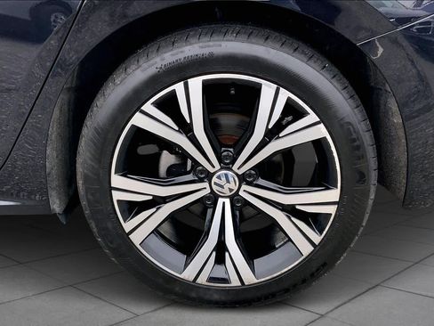 Used 2022 Volkswagen Passat 2.0T SE image 9