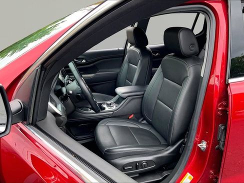 Used 2023 GMC Acadia SLT FWD image 15