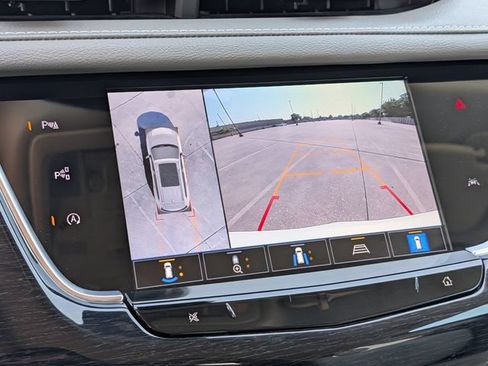 Used 2025 Cadillac XT6 Premium Luxury w/ Technology Package FWD image 17
