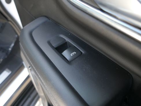 Used 2024 Chevrolet Suburban LT image 25