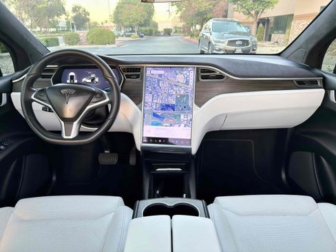 Used 2016 Tesla Model X 90D image 30