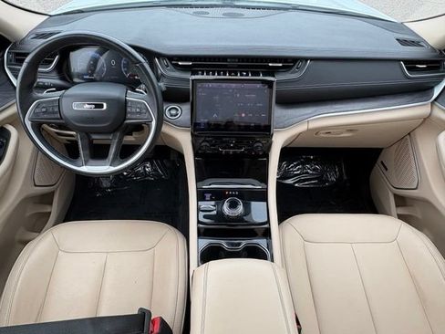 Used 2022 Jeep Grand Cherokee L Limited AWD/4WD image 11