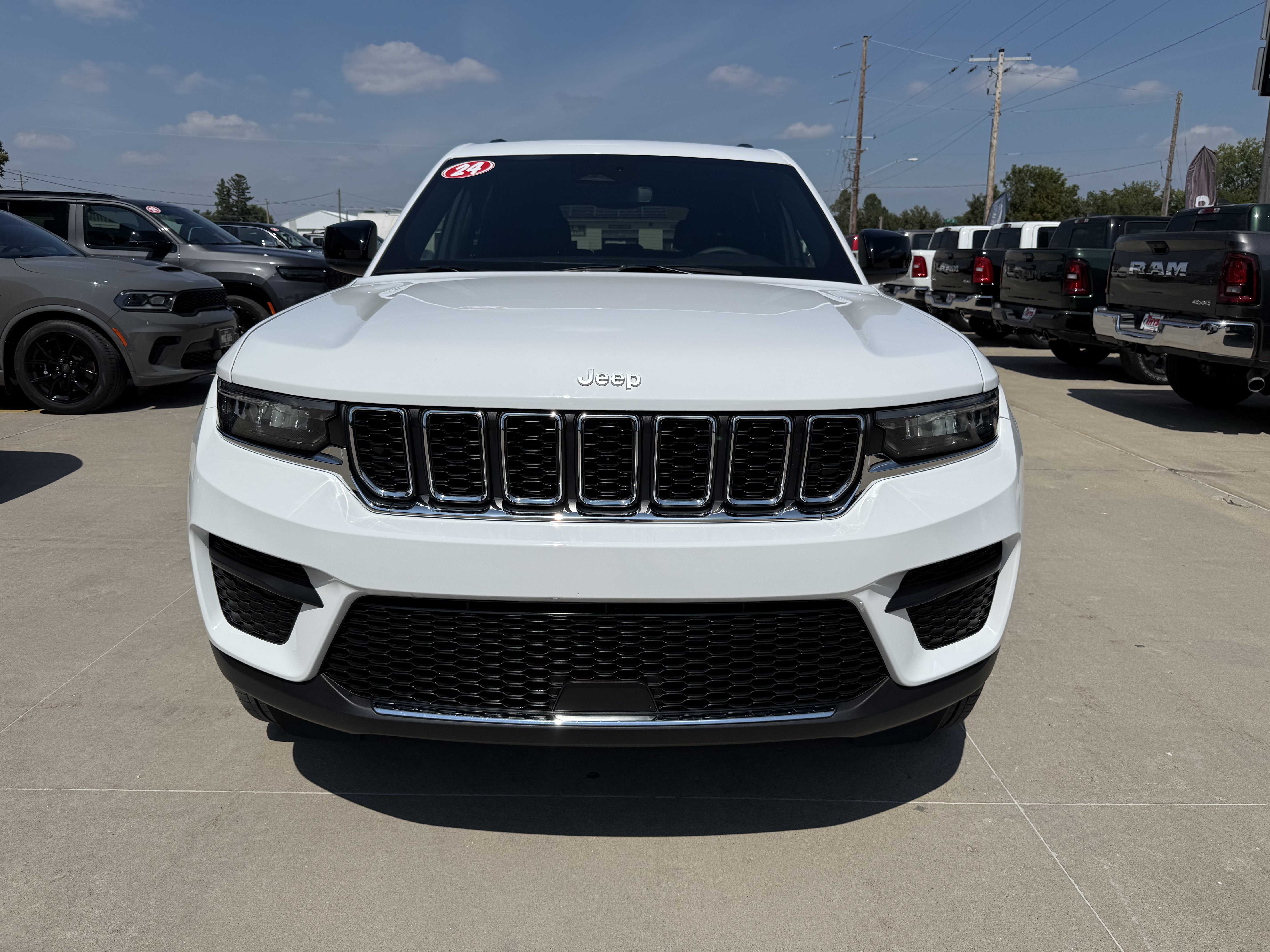 Used 2024 Jeep Grand Cherokee Laredo X w/ Luxury Tech Group I AWD/4WD image 36