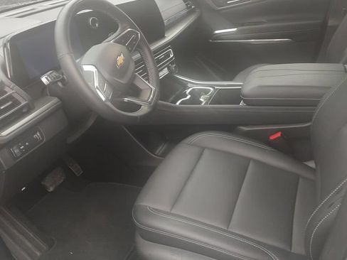 Used 2025 Chevrolet Traverse LT FWD image 8