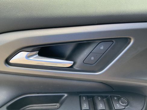Used 2025 Chevrolet Equinox EV LT w/ LPO, All-Weather Mat Package FWD image 19