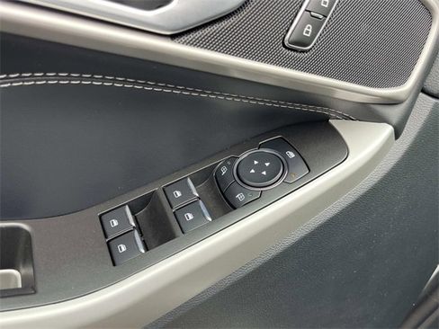 Used 2023 Ford Explorer XLT image 28