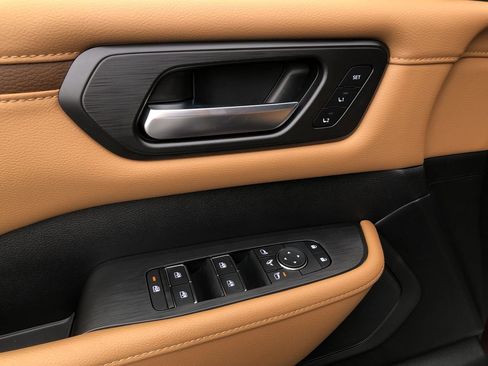 New 2025 Nissan Armada SL w/ Captain's Chari Seat Package image 22