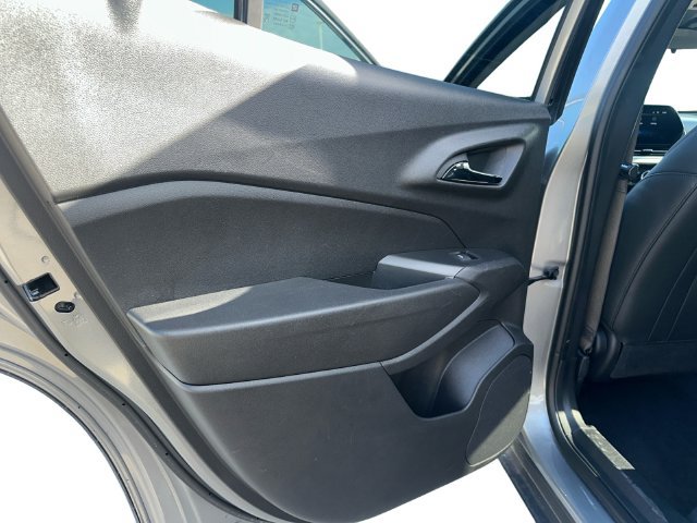 Used 2025 Chevrolet Trax LT FWD image 18