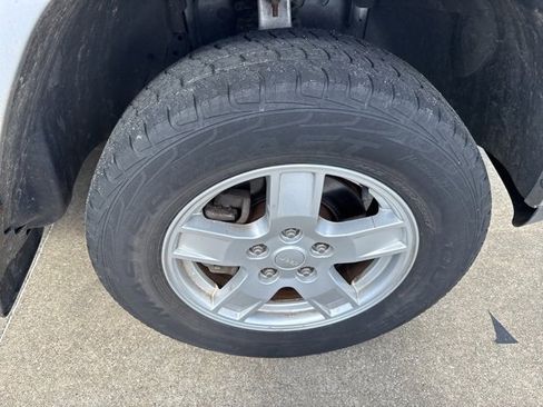 Used 2007 Jeep Grand Cherokee Laredo w/ Sun/Sound Group image 11