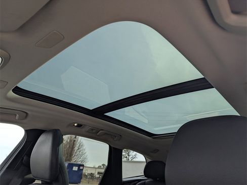 Used 2019 Volvo XC60 T5 Momentum w/ Multimedia Package image 21