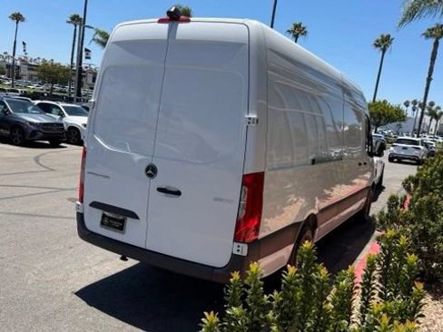 Used 2025 Mercedes-Benz Sprinter 2500 image 10