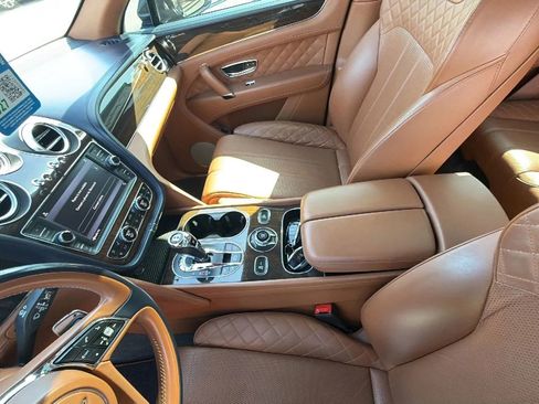 Used 2019 Bentley Bentayga AWD/4WD image 14