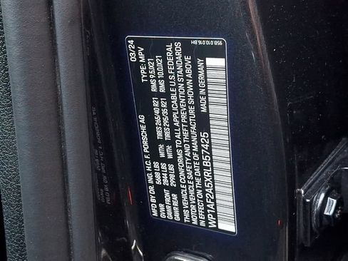 Certified 2024 Porsche Macan GTS AWD/4WD image 31