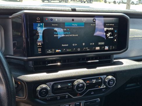 Used 2025 Jeep Wrangler Sport AWD/4WD image 16