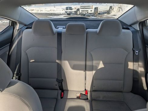 Used 2017 Hyundai Elantra SE image 13