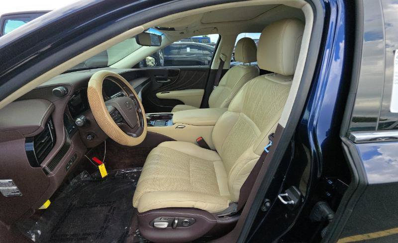 Used 2020 Lexus LS 500 w/ Interior Upgrade Package RWD image 9