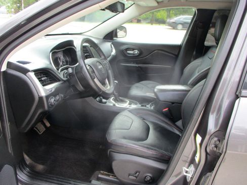 Used 2014 Jeep Cherokee Trailhawk w/ Comfort/Convenience Group AWD/4WD image 14