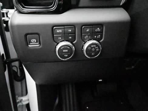 New 2026 GMC Sierra 2500 AT4 w/ AT4 Premium Plus Package AWD/4WD image 11