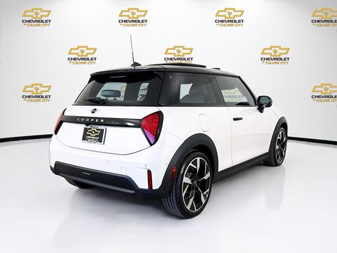 Used 2026 MINI Cooper 2-Door Hardtop FWD image 8
