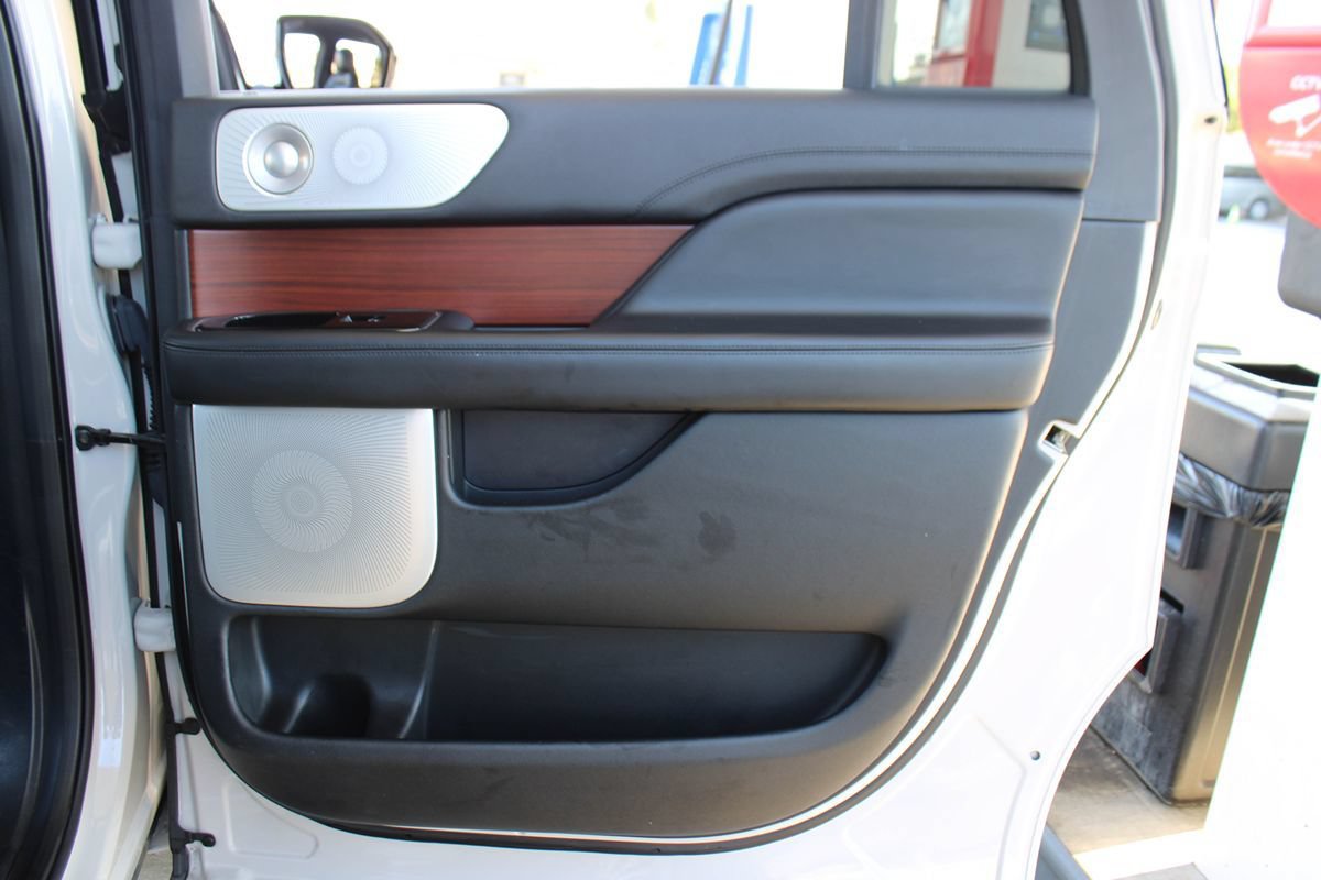 Used 2020 Lincoln Navigator L Reserve w/ Equipment Group 208A Reserve AWD/4WD image 49