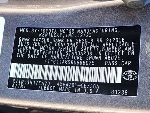 Used 2024 Toyota Camry SE w/ Cold Weather Package image 33