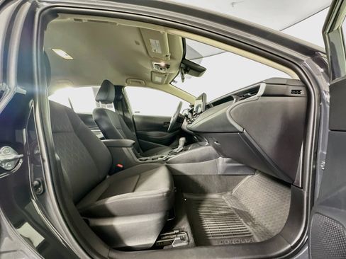 Used 2025 Toyota Corolla LE w/ Convenience Package FWD image 29