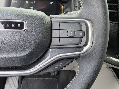 Used 2024 Jeep Wagoneer 4WD image 28