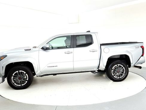 Used 2025 Toyota Tacoma TRD Sport w/ TRD Sport Premium Package AWD/4WD image 3