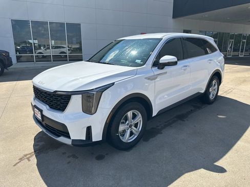 Certified 2026 Kia Sorento LX FWD image 1