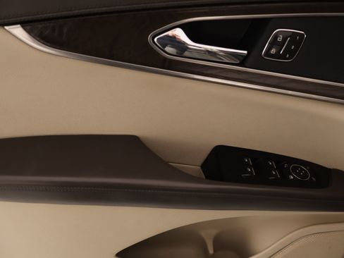 Used 2019 Lincoln Nautilus Select FWD image 15