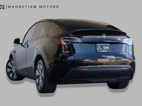 Used 2024 Tesla Model Y Long Range AWD/4WD image 7