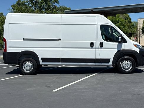 Used 2024 RAM ProMaster 2500 w/ Convenience Group FWD image 8