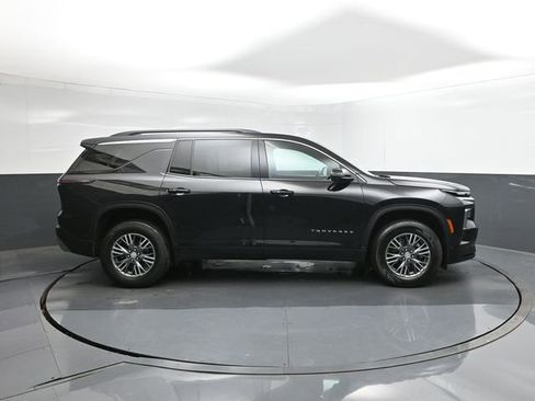 Used 2024 Chevrolet Traverse LT image 25